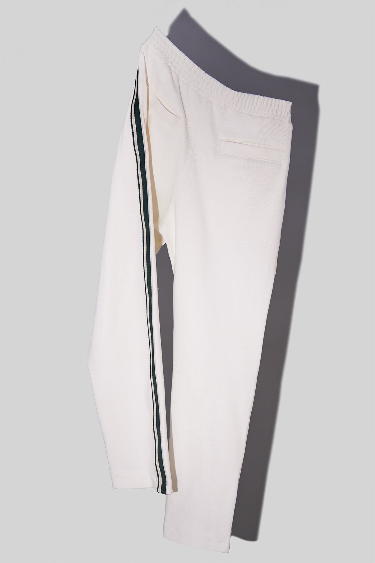 STRAIGHT LEG WHITE PANT WITH LIGHTWEIGHT FABRIC