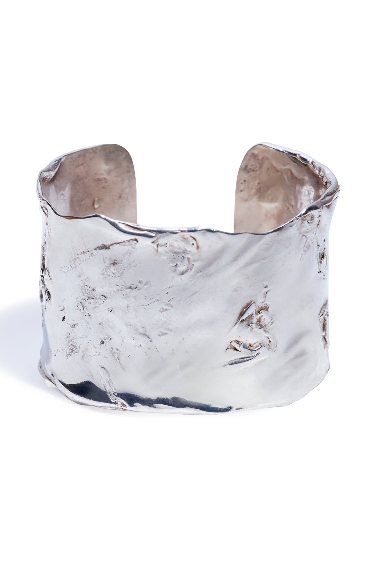 WIDE SILVER BRACELET WITH AN IRREGULAR FINISH AND ORGANIC STYLE